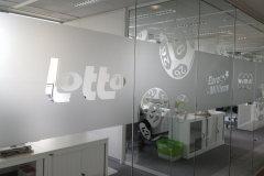 Logo Lotto découpé dans film vinyle sablé